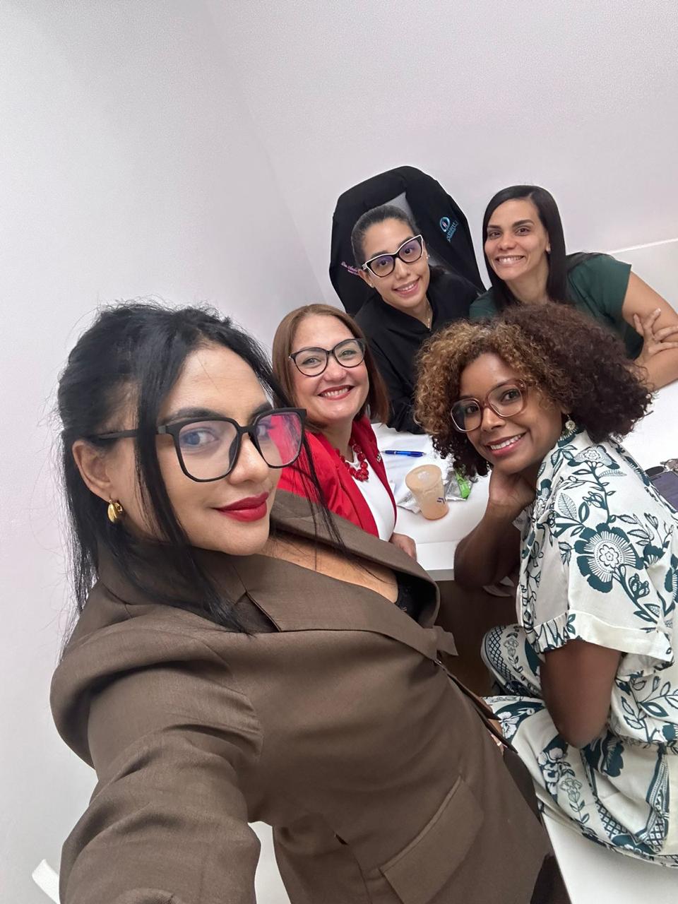 Rosalía con equipo profesional